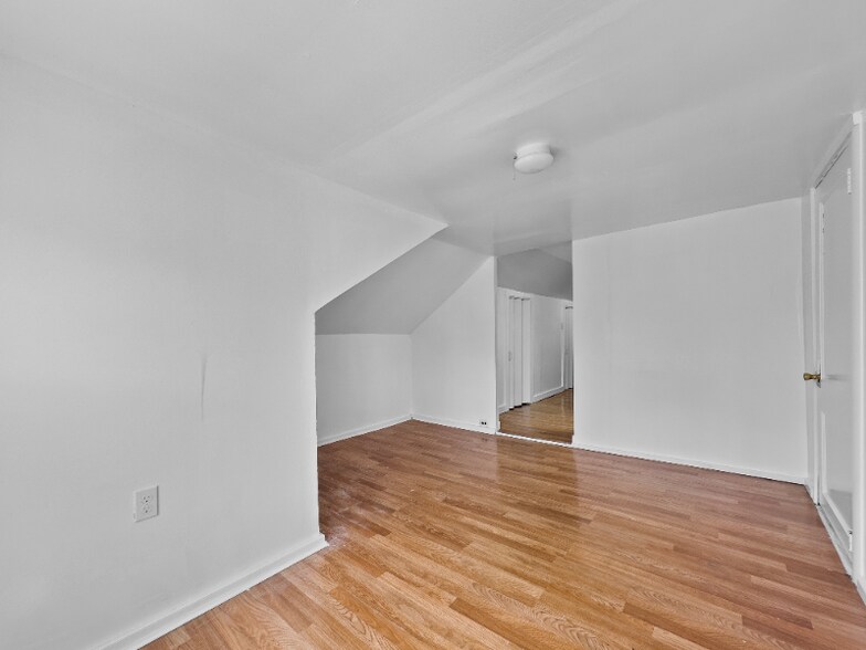 Primary Photo - 76 Elmwood Rd