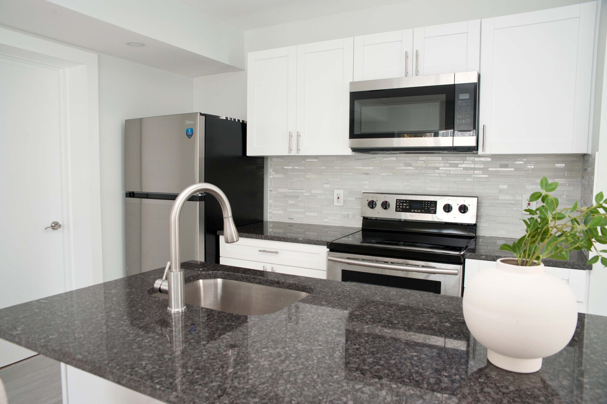 Building Photo - 4051 N Ocean Dr