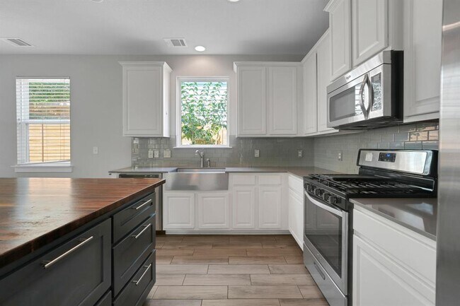 Building Photo - 7408 Brynner St