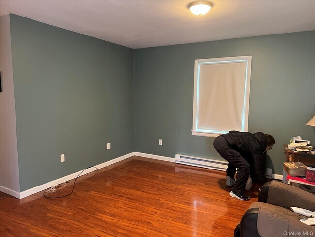 Building Photo - 7 Bank St