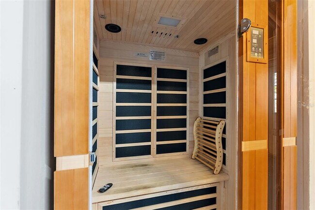 Building Photo - 5080 Oaklawn Ln