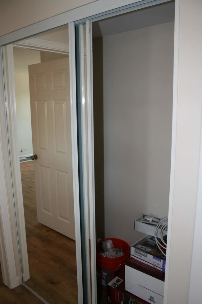 Building Photo - 400 N Acacia Ave