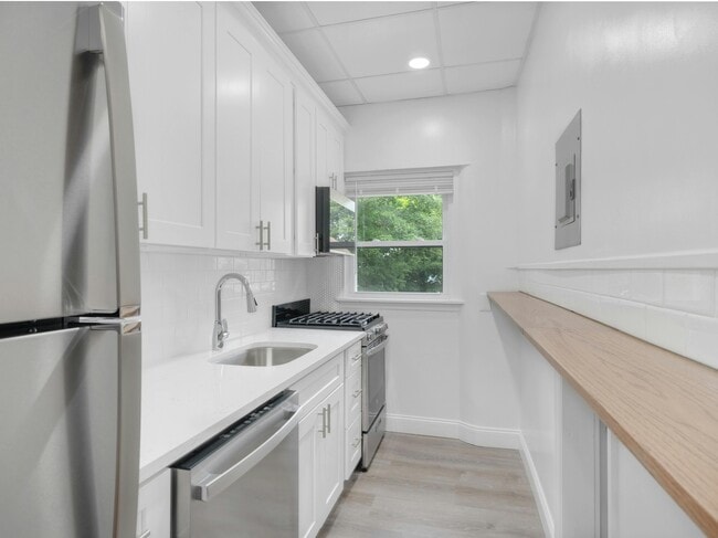 Building Photo - 12 Lincoln Pl