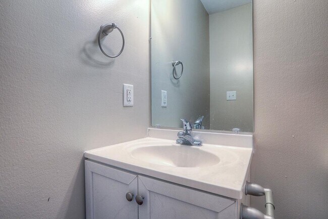 Building Photo - 10602 Pine Landing Dr