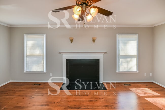 Building Photo - Lovely 3BR Colonial with Attached Garage!