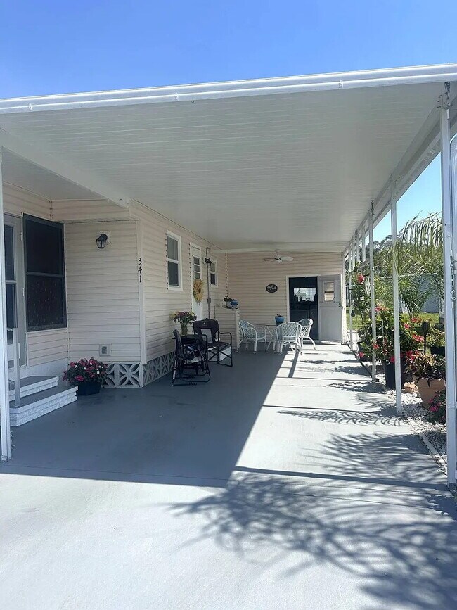 Building Photo - "Charming 2-Bed, 2-Bath Retreat in Nokomis!"