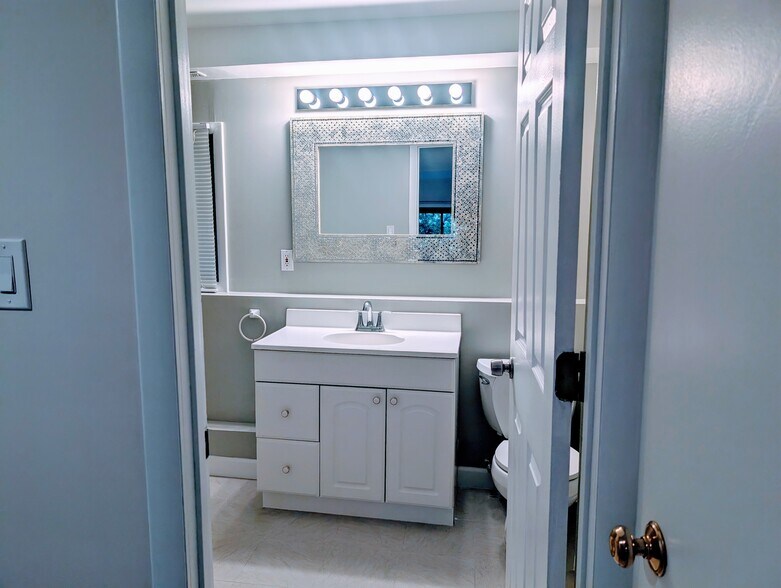 Building Photo - 8856 Youngsea Pl