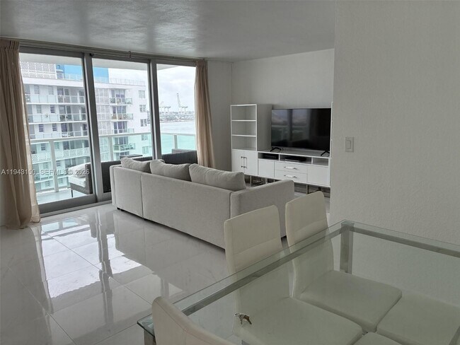 Building Photo - 1000 West Ave