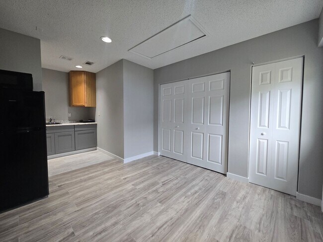 Building Photo - 2078 Galahad Dr