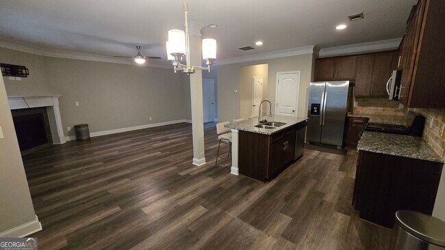 Building Photo - 600 Sprayberry Dr