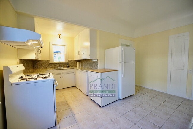 Building Photo - 254 Kent Ave