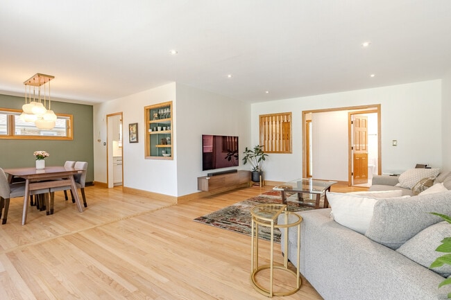 Building Photo - 715 Lamon Ave