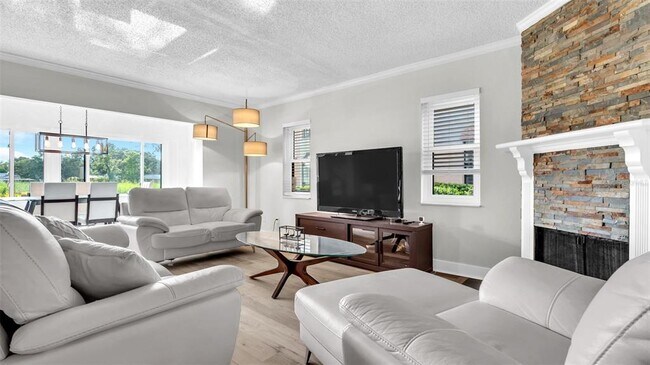 Building Photo - 10192 Seminole Island Dr