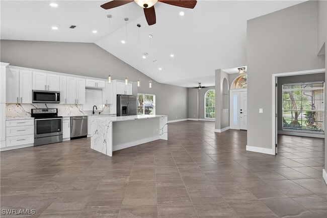Building Photo - 2138 E Crown Pointe Blvd