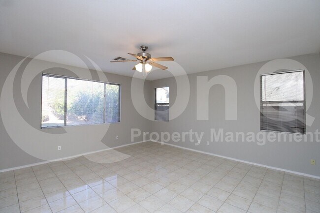 Building Photo - 490 W Ebony Way