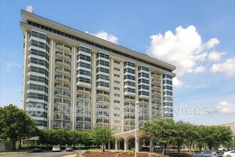 Building Photo - 655 Riverside Dr