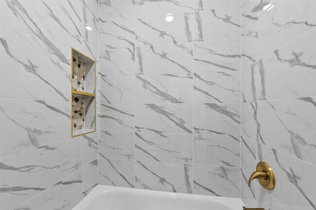 Building Photo - 975 Highland Lgt Ln