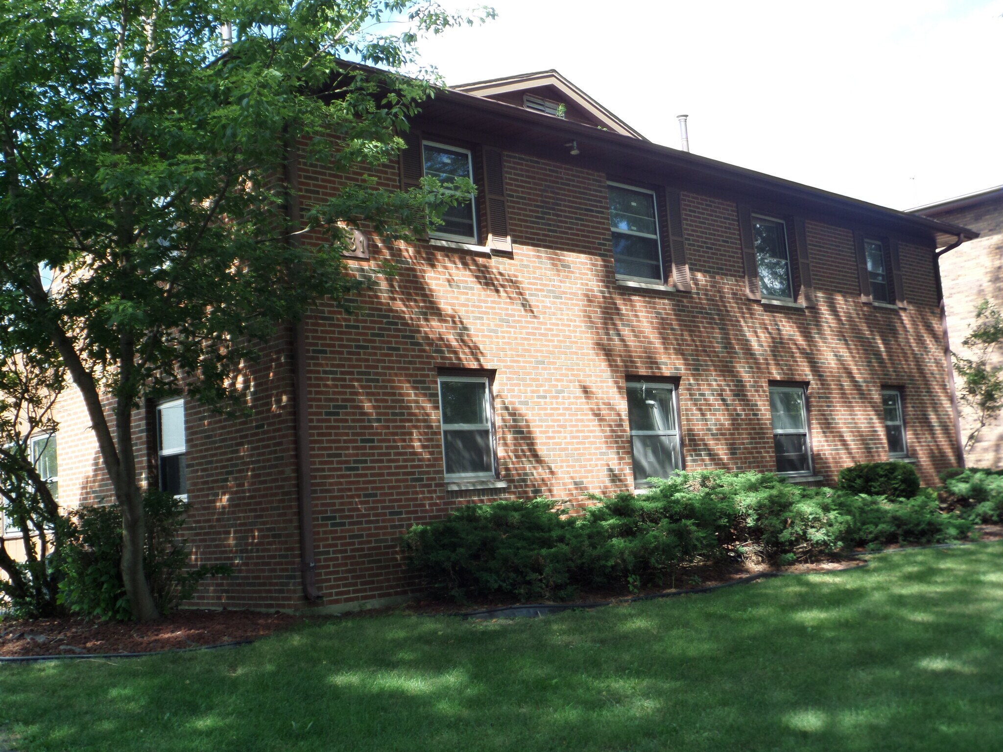 Building Photo - 831 Kimberly Dr