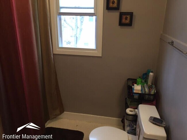 Building Photo - 1020 Leavenworth St