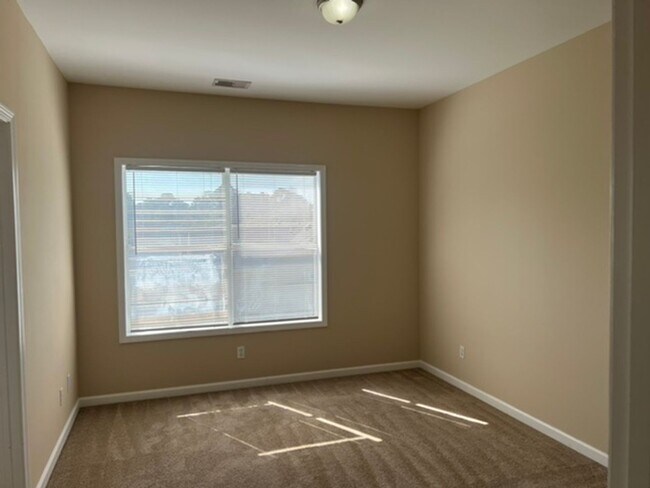 Building Photo - Newly Updated Townhome in Olde Town Village, Bluffton