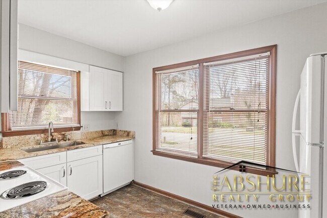Building Photo - 5537 Kaplan Dr