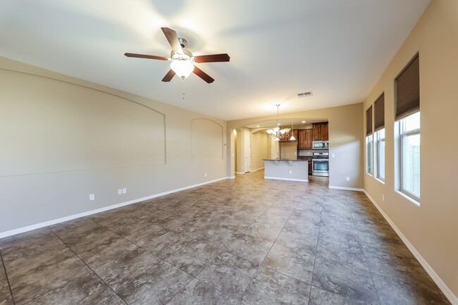 Building Photo - Beautiful! 3 Bed 2 Bath in Verrado w/Commu...