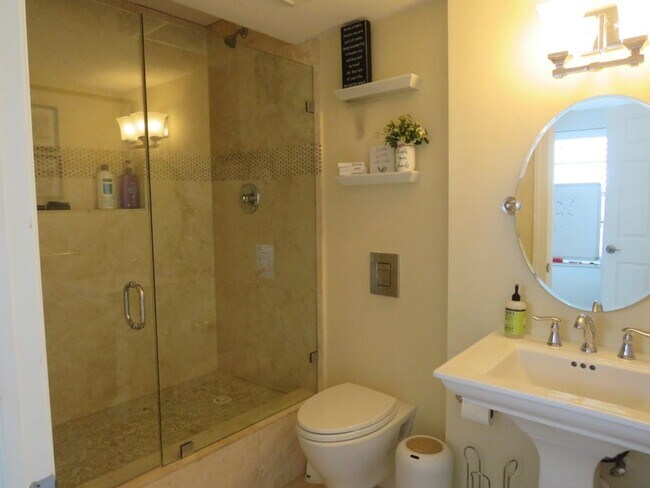 Building Photo - 155 Yacht Club Dr