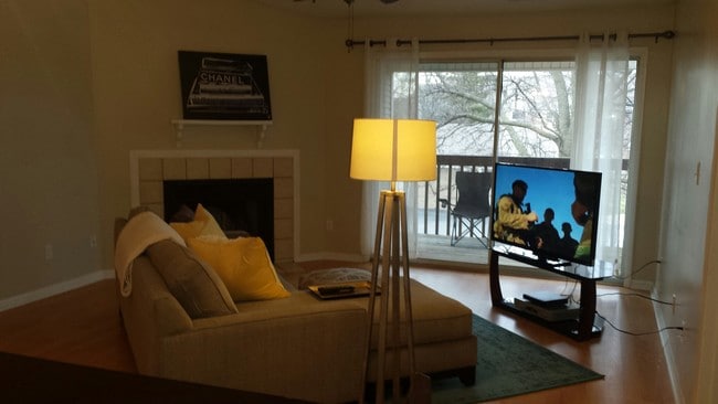 Building Photo - 1411 Lake Pointe Way