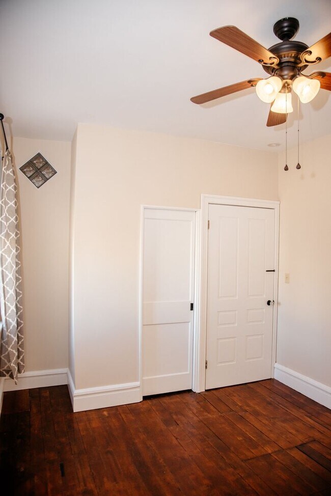 Building Photo - 253 E Main St