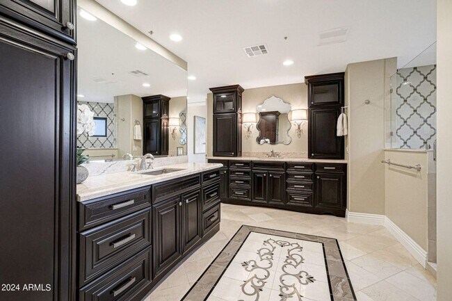 Building Photo - Beautiful custom home with backyard Oasis!