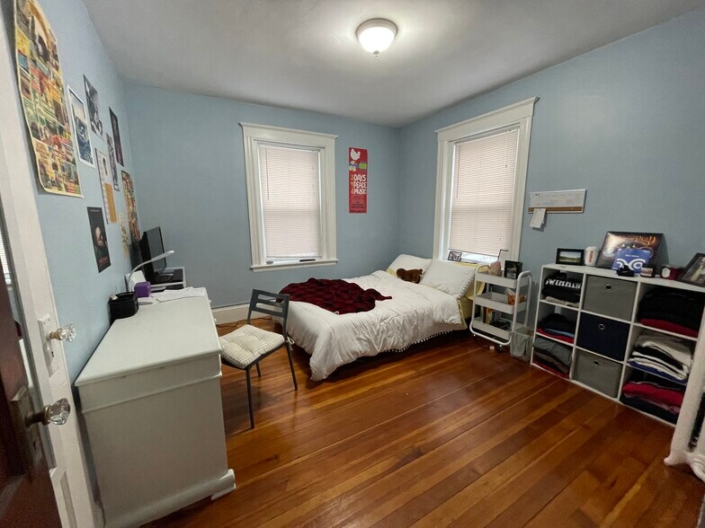 Building Photo - 2 Hillside St