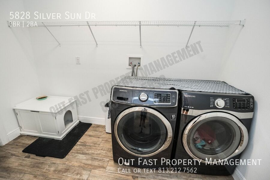 Building Photo - 5828 Silver Sun Dr