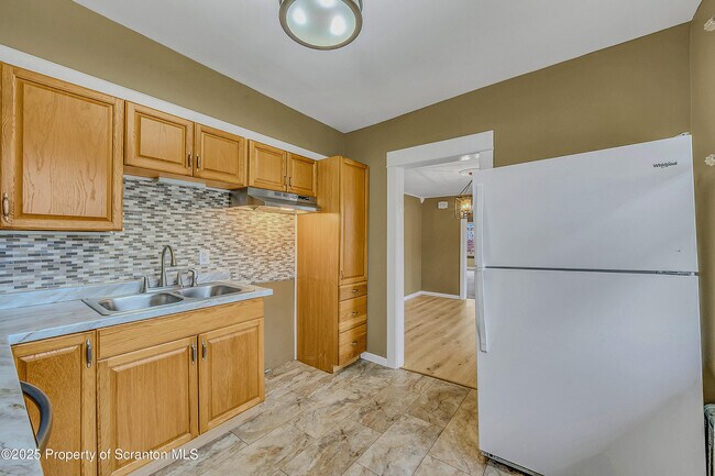 Building Photo - 1701 Green Ridge St