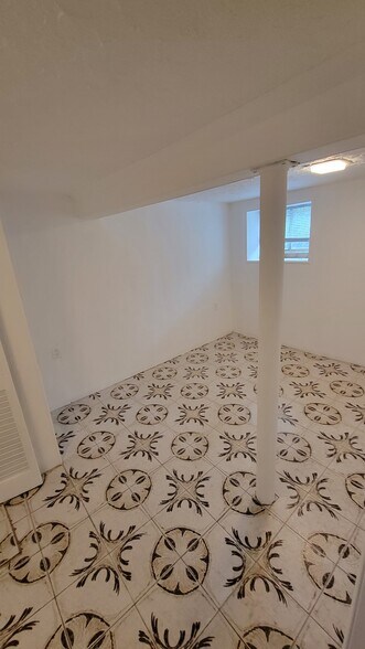 Building Photo - 768 Florence Pl