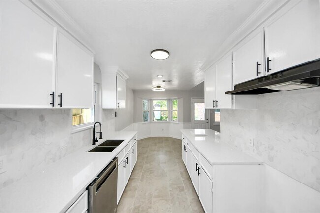 Building Photo - 10602 Raydell Dr