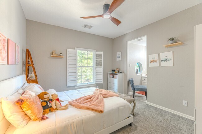 Building Photo - 2 Graylin Woods Pl