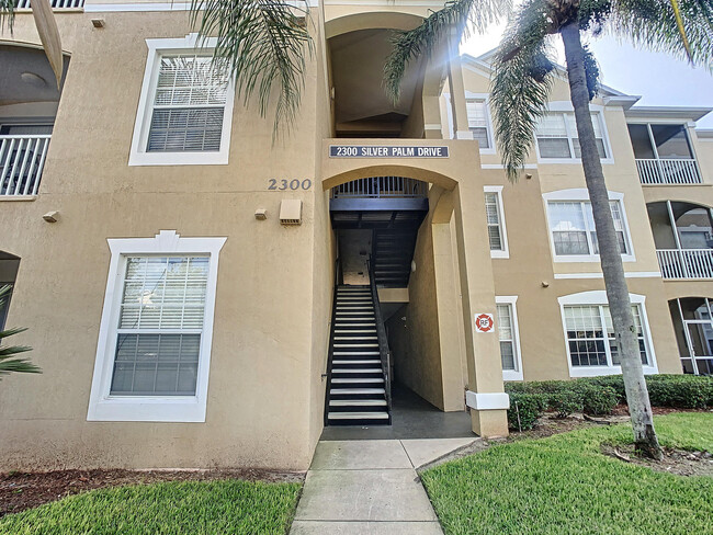 Building Photo - 2300 Silver Palm Dr