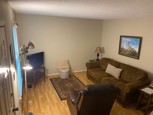 Building Photo - 203 Opal Ln