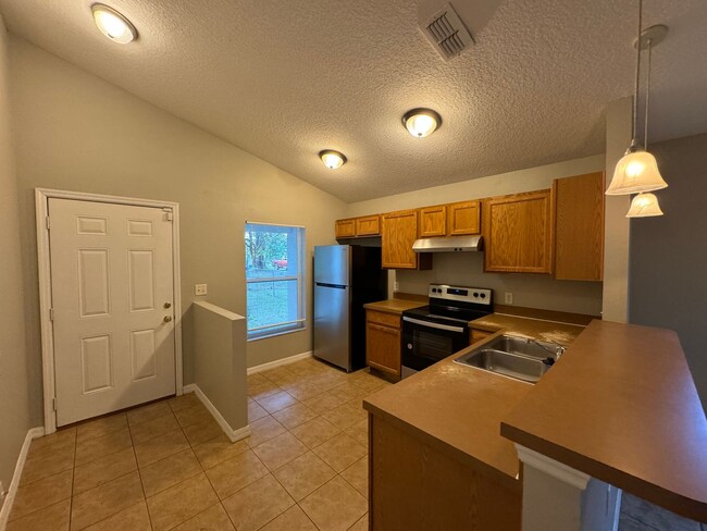 Building Photo - 3 Bedroom/2 Bath with Garage, Sanford - In...