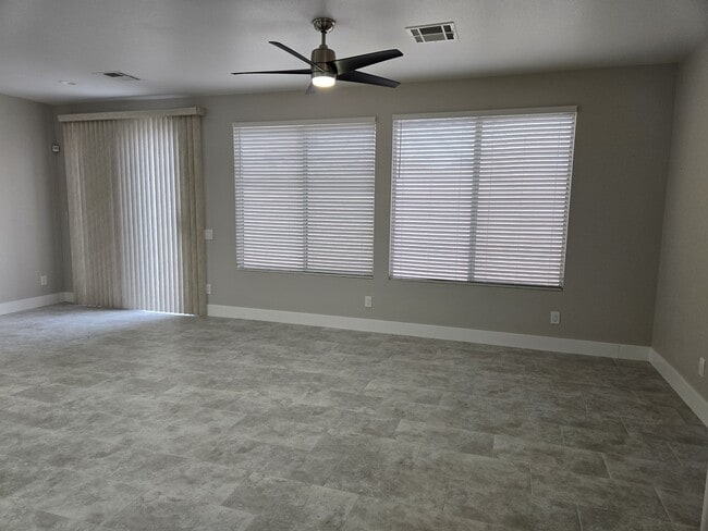 Building Photo - 993 White Glacier Ave