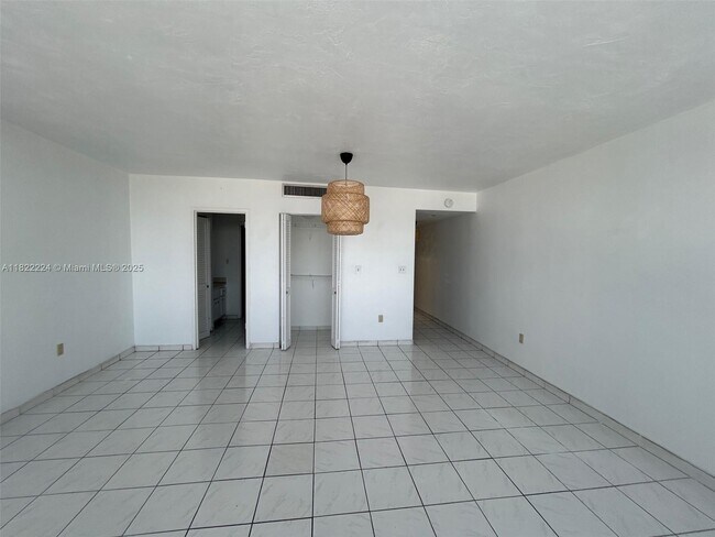 Building Photo - 2899 Collins Ave