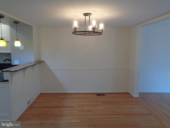 Building Photo - 10 Donagh Ct