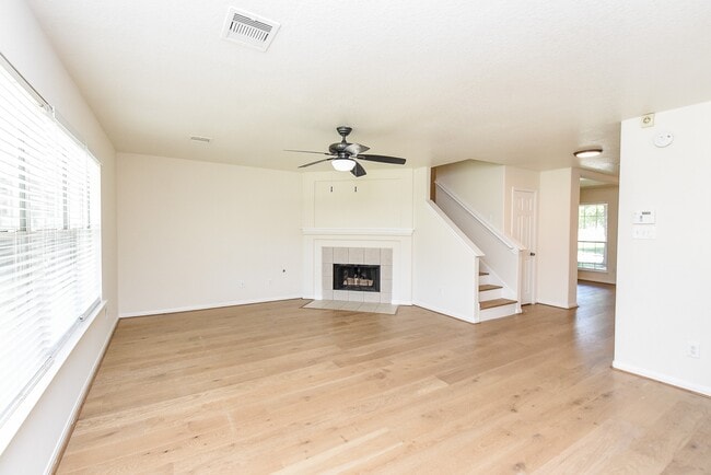 Building Photo - 32406 Cross Spring Park Ln