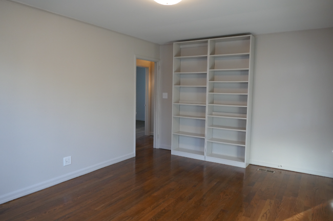 Building Photo - 3945 Greenleaf Ave