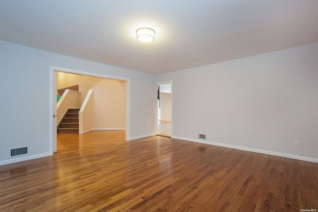 Building Photo - 12 N Ridge Rd