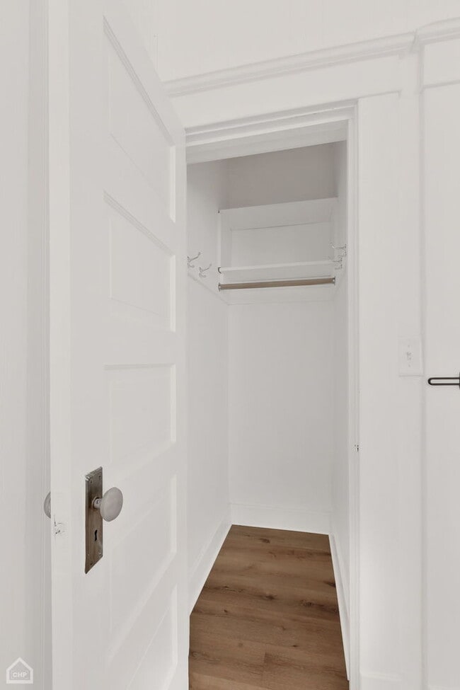 Building Photo - 107 1/2 Dean St