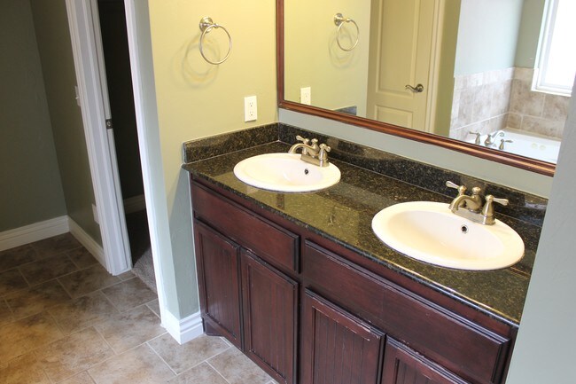 Building Photo - 10217 SW 28th Cir