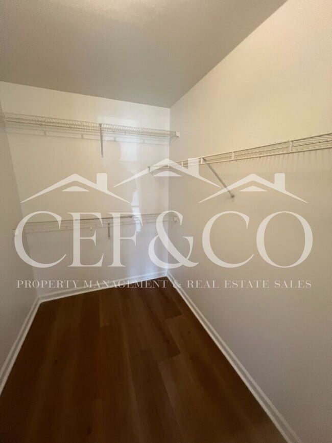 Building Photo - 415 Mt Hood Dr