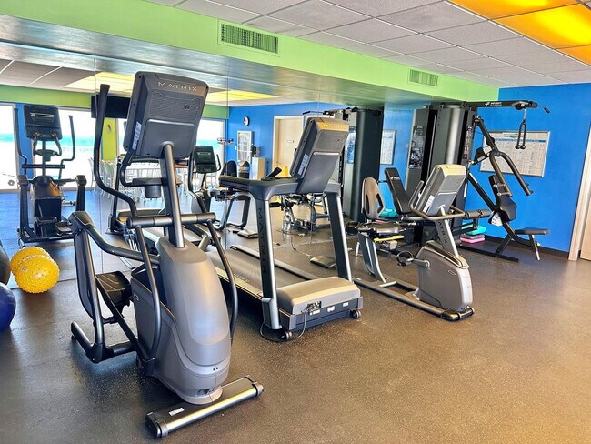 Building Photo - 3111 N Ocean Dr