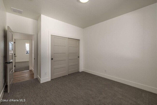 Building Photo - New Home in Thayer Farms North!